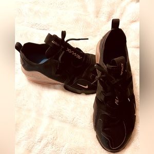 Nike air max infinity Black/Pink Sz 9